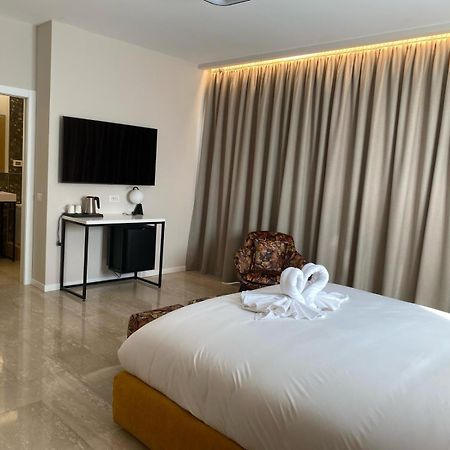 Oasi Village Hotel Milano Esterno foto