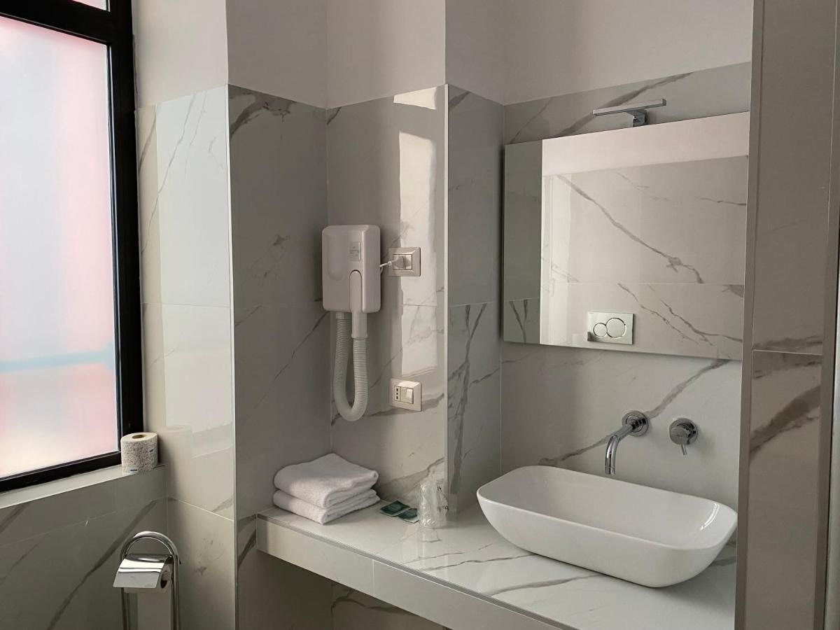 Oasi Village Hotel Milano Esterno foto