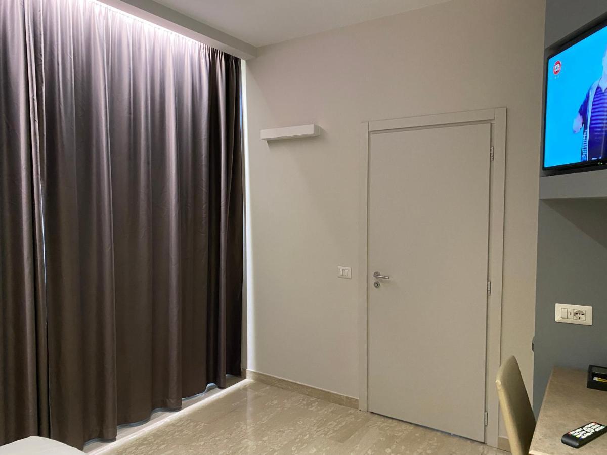 Oasi Village Hotel Milano Esterno foto