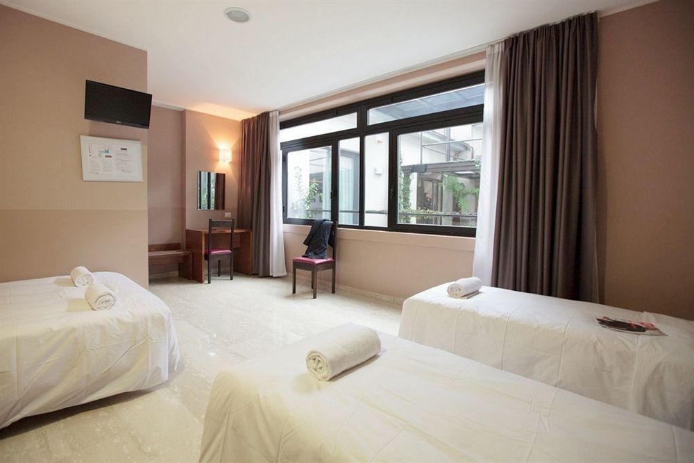 Oasi Village Hotel Milano Esterno foto