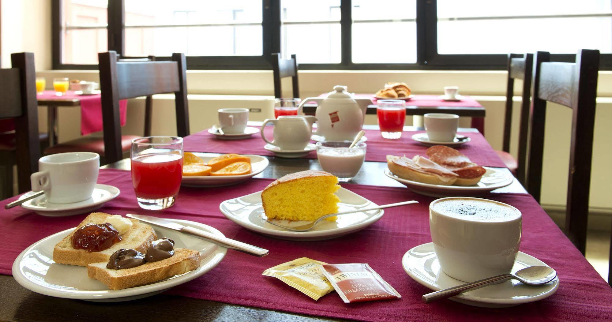 Oasi Village Hotel Milano Esterno foto